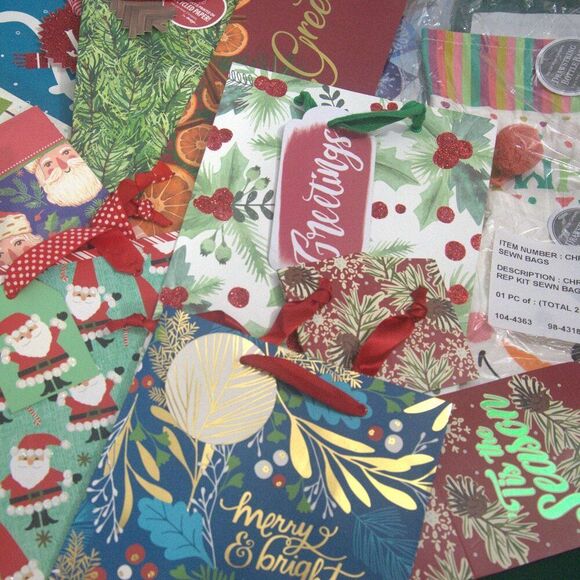 Premium Christmas Gift Bag Bundle Set of 14 - Picture 7 of 9